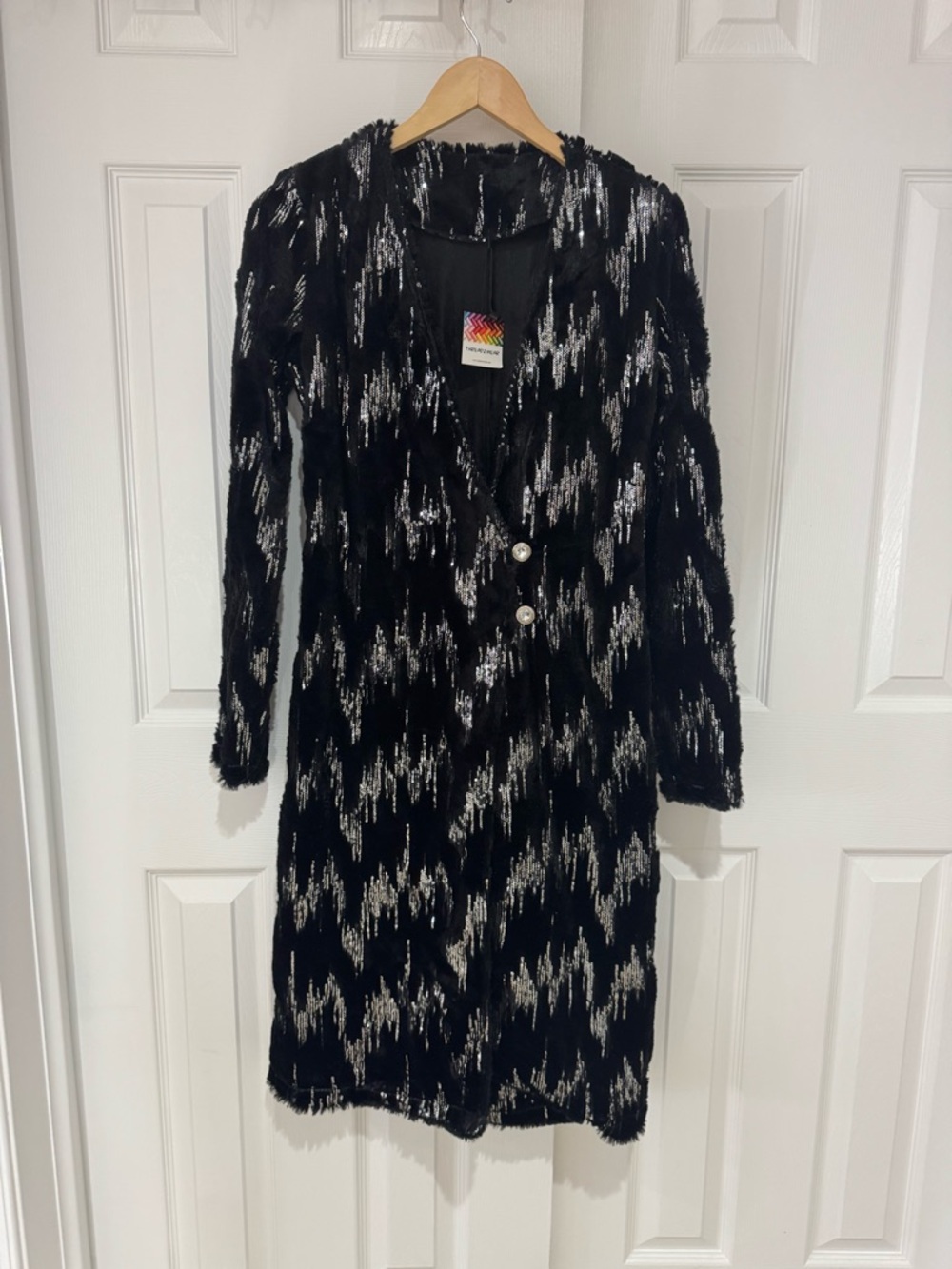 NWT Threadzwear Black Coat with Silver Accent Knit Long Sleeve Med new